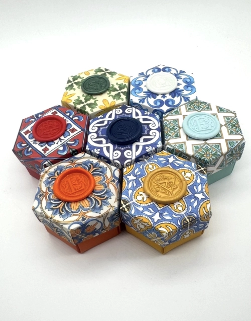 Scatoline mosaico con sigillo in ceralacca