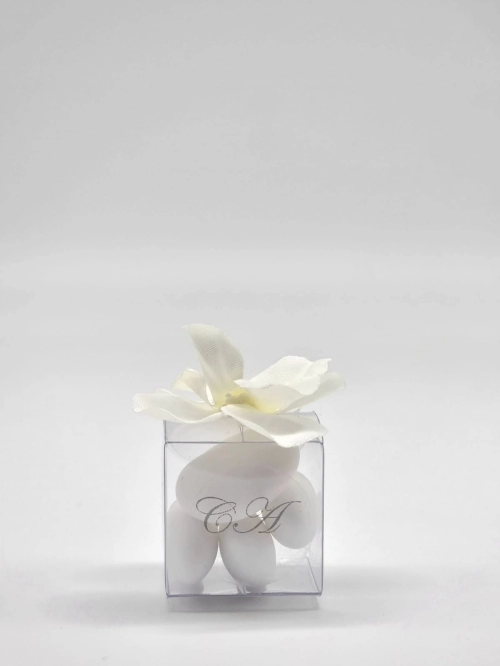 Cubino in pvc con ortensia bianca e monogrammi