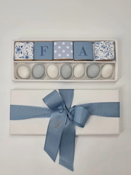 Scatola cioccolati e confetti azzurra