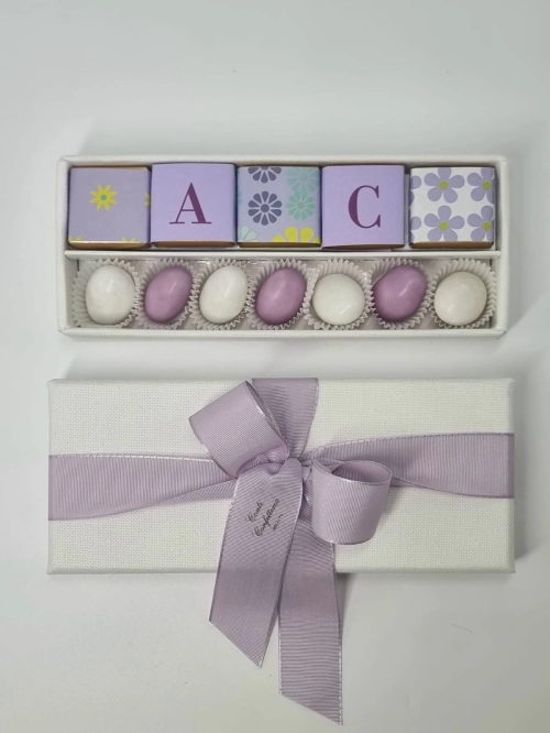 Scatola cioccolati e confetti lilla