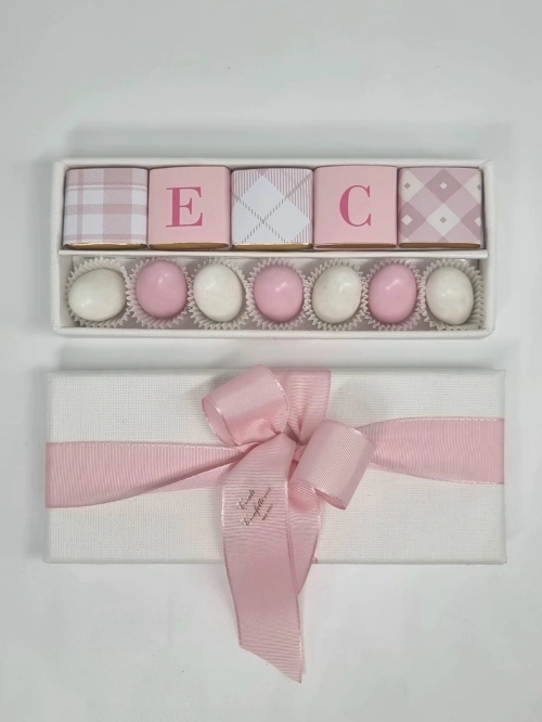 Scatola cioccolati e confetti in rosa 